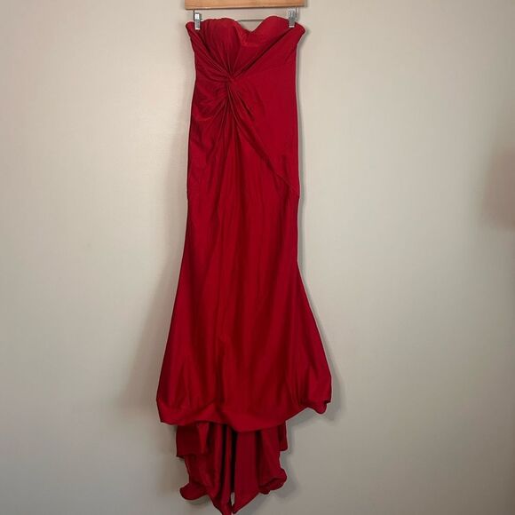 Faviana Red Elegant Strapless Front Knot Evening Gown Size 4 - Picture 4 of 11